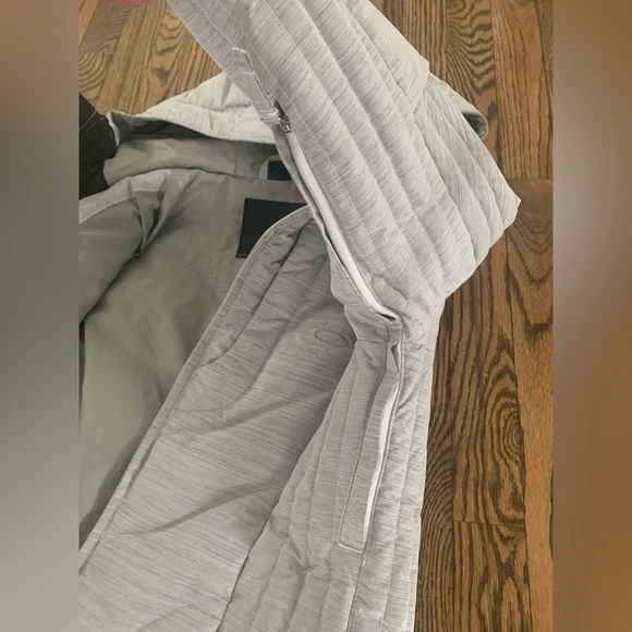 New Vintage Oakley Ski Jacket! Only worn maybe 3 times. - Picture 10 of 14